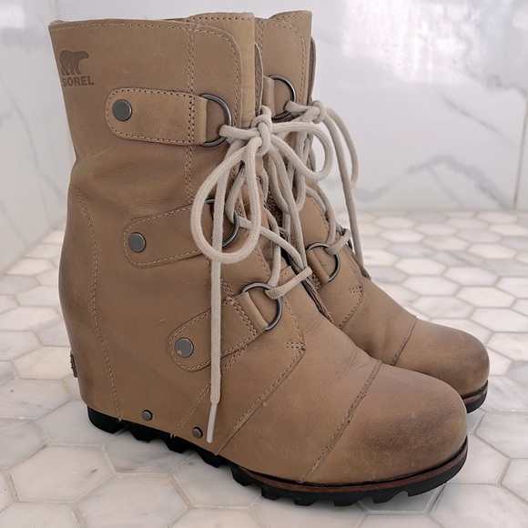 carmindoe's tweet photo. So good I had to share! Check out all the items I'm loving on @Poshmarkapp #poshmark #fashion #style #shopmycloset #sorel #wethefree #toms: https://t.co/4ZXiEGCeh8 https://t.co/enZZJWFg42
