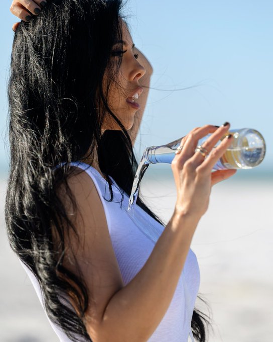 not thirsty 💦 https://t.co/4nxZFKb9zH<a href="/tag/sharkweek"class="tags"><span>#sharkweek</span></a>