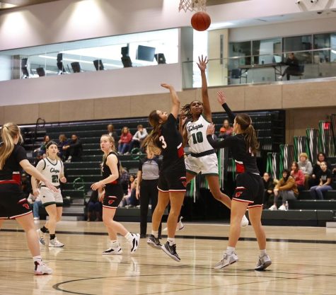 couriercod's tweet photo. The Chaparrals earned the win over Skyhawks on Sophomore Night, evening out their record to 13-13. https://t.co/MVl3PtPlii
#codwbb #womensbasketball #collegeofdupagesports #codathletics #studentathletes #gochapsgo https://t.co/qhWNmdw6H0