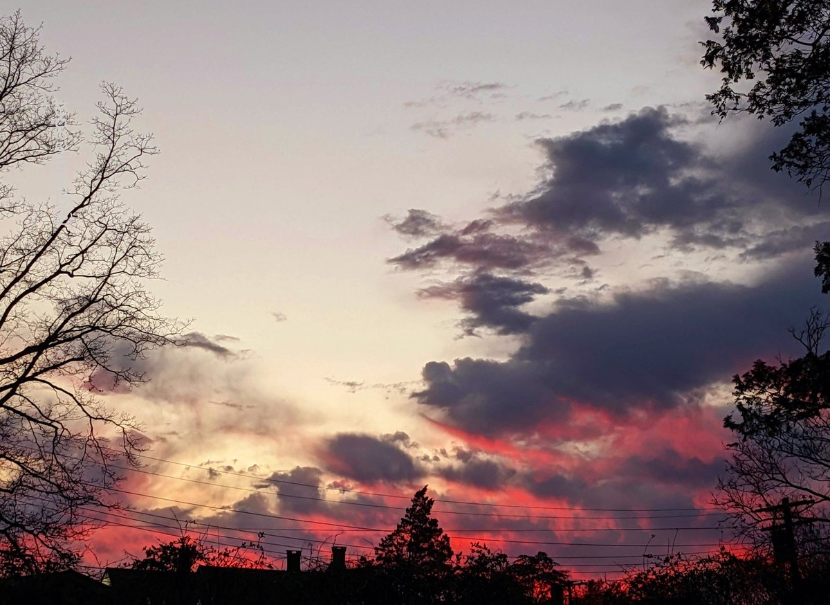 grainreader's tweet image. ...just the embers of the fiery sky ! #earth #clouds #fierysky #atmos