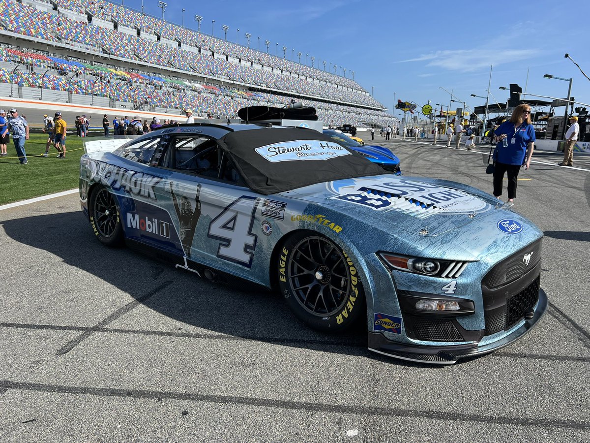 volfan1983xxx's tweet photo. I Do Have To Say @KevinHarvick In His @Ford @BuschBeer @NASCAR Does Look Good in the #Daytona500 at @DAYTONA 😎🏁 #Busch401K #sweepstakes #Daytona500 #KevinHarvick #NASCAR #Daytona #Ford #BushBeer #NASCAR #goodyear #Mobil1 https://t.co/zDTN0xv5Ob