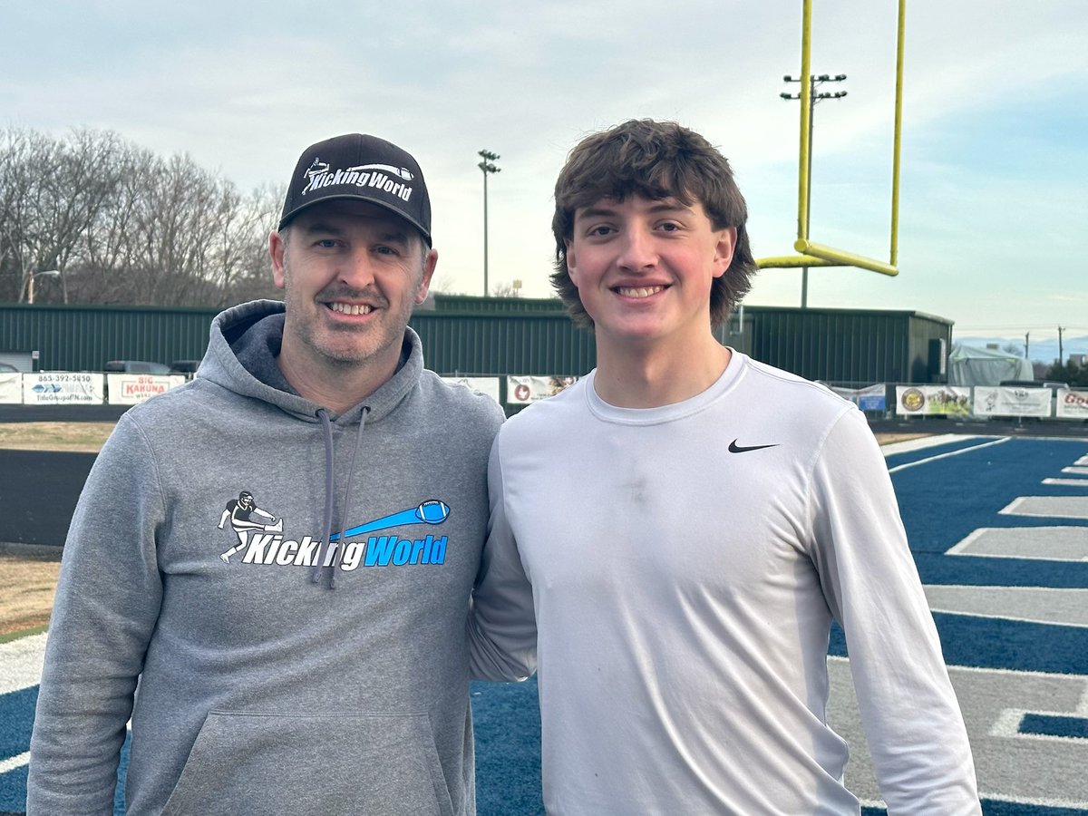 ThatcherHutton's tweet photo. Had a great time kicking/punting with former UT Kicker Alex Walls #govols https://t.co/5vZgiQ41zD