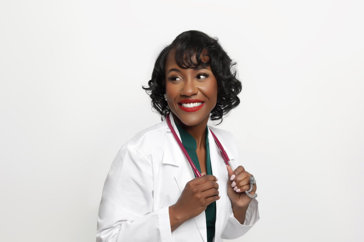 latraylnichole's tweet photo. Headshots are becoming one of my favorite things!!! ❤️❤️❤️ #blackfemalephotographer #photograpHER #perfectsnaps 📸 https://t.co/5FNZZyrSo3