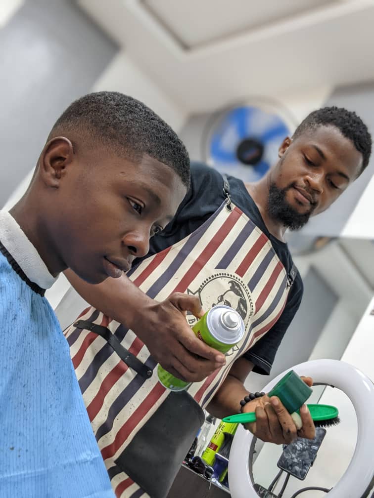 Mho_bolajhi's tweet photo. GWAGWALADA β‘π₯°π€π½πΉπ¬π....
Daily 2k IN β
#Alhamdullilah
#Barbershop
#BestCuts https://t.co/b7eM6kljmQ