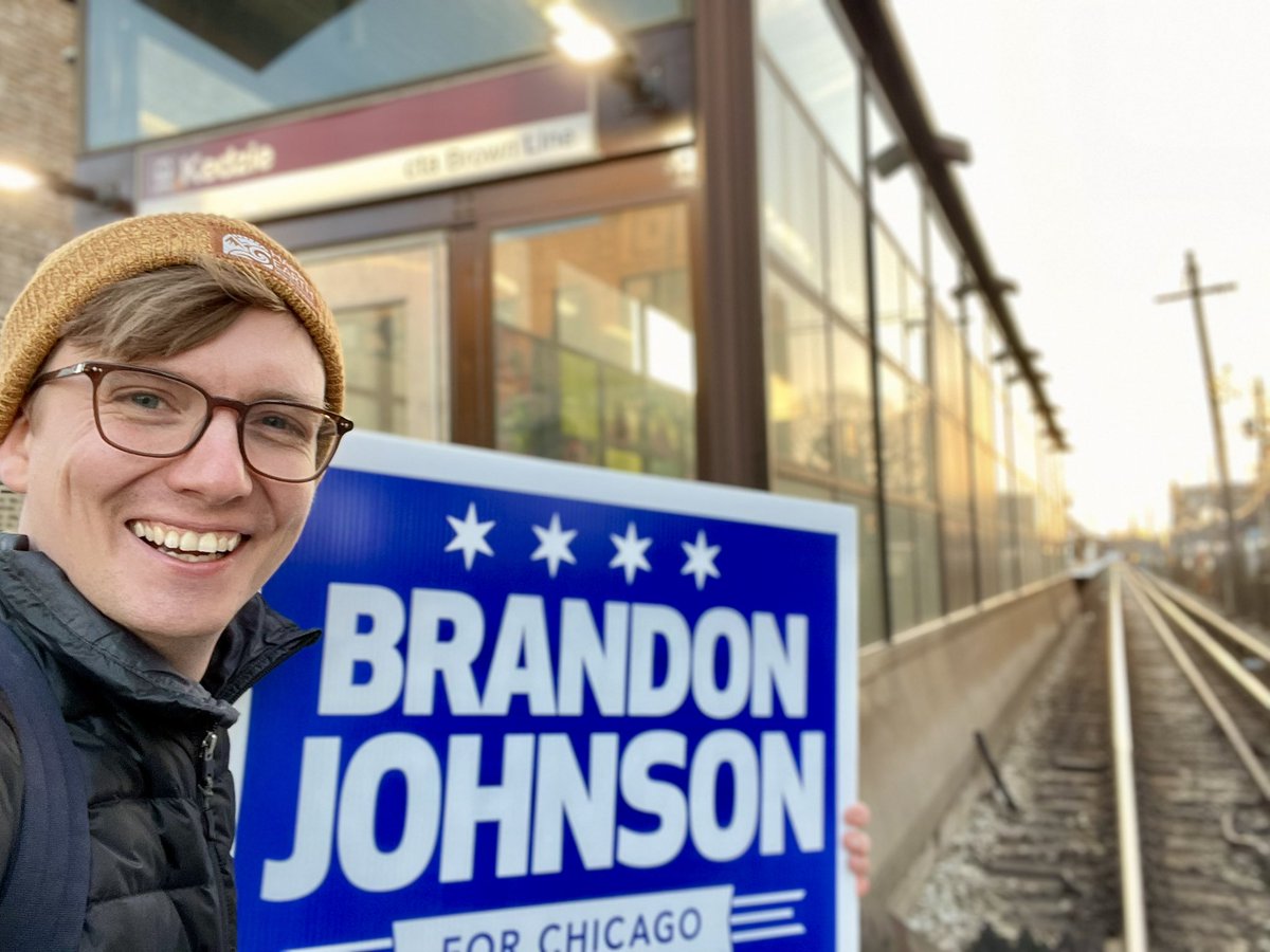 Spent part of my afternoon at the Kedzie stop talking up @Brandon4Chicago & @RossanaFor33. Spoke to a woman who worked at one of the city’s mental health clinics before it got shut down. She’s grateful for Rossana’s leadership on #TreatmentNotTrauma & is excited to vote tomorrow!