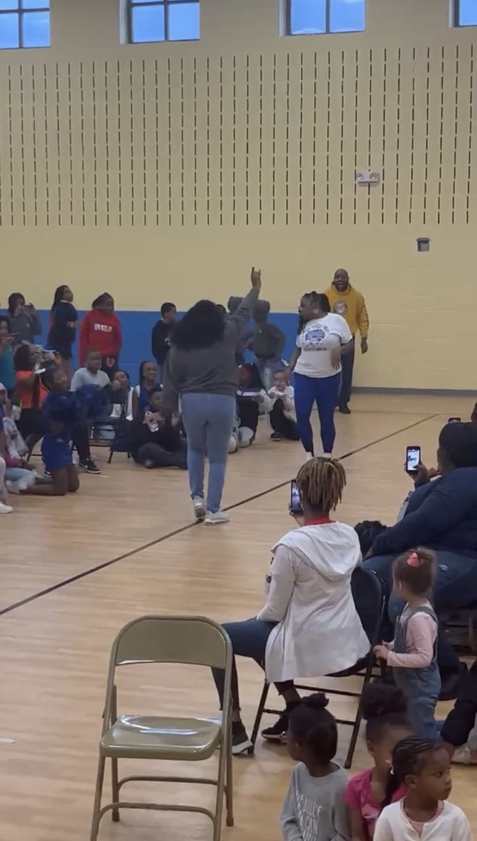 kelsedwards1016's tweet photo. I could not start a new week without making my final post about #CCMW at Perkerson! On Friday we celebrated College Day with a pep rally and it was epic! Our scholars got to have some fun and learn about Greek organizations! @APSPerkerson @ctae_in_aps https://t.co/vwMApKU9cd