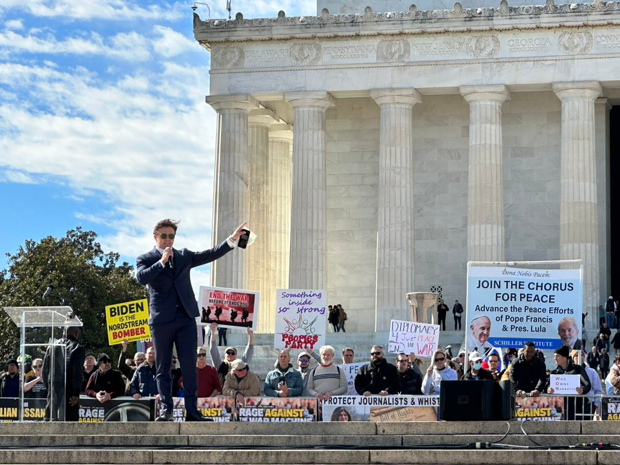 upholdreality's tweet photo. Anti-war rally in the capital of the USA:
"Biden is the Nordstream Bomber" 👀 https://t.co/hFGHaoAWqz