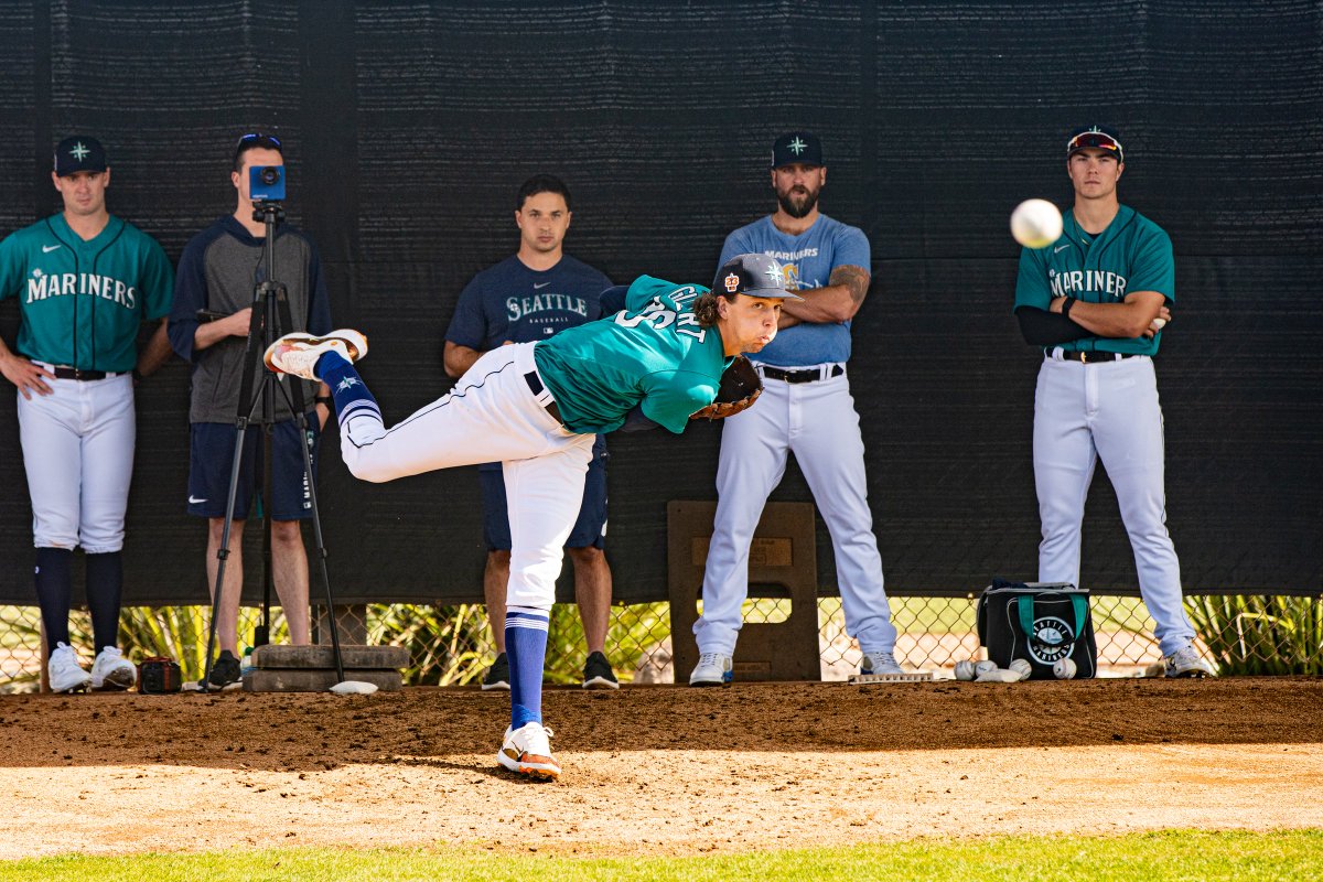 Mariners's tweet photo. Workin’ on the weekend like usual. https://t.co/Y4KE2fGI7y