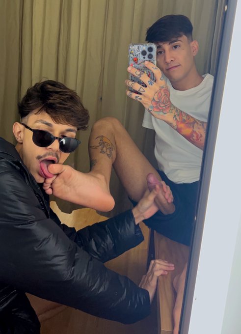 Tattooboyfeet 🔥onlyfans $8 🔥 - my friend came back @zlspnovin https://t.co/hQJA6lWWZj https://t.co/8tUZH8mUny