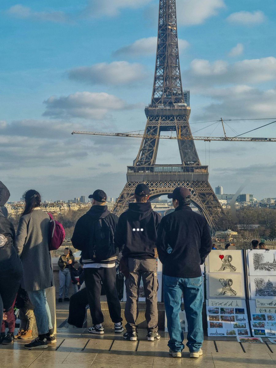 huihuified's tweet photo. ran into 3/6 of btob yesterday in paris. im guessing peniel, sungjae and hyunsik just went back from watching the psg match, my mom accidentally took a photo with peniel lol 😭 https://t.co/eWf80d0bqp