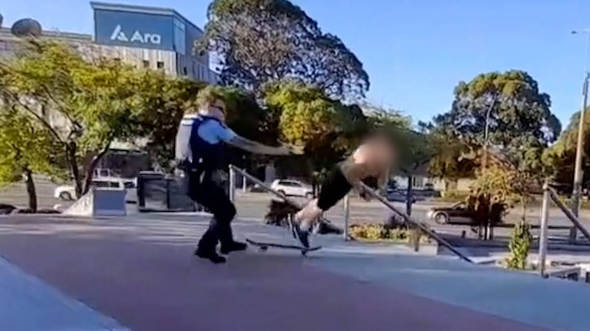 Watch: Skateboarder tased as he fled, police respond after video goes viral nzherald.co.nz/nz/police-resp…