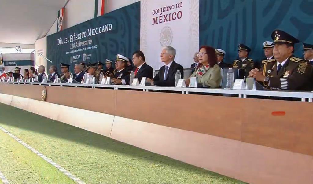 Letamaya's tweet photo. Integrantes del gabinete, representantes de los poderes Legislativo y Judicial, la jefa de @GobCDMX, @Claudiashein y gobernador del @Edomex, @alfredodelmazo, acompañamos en Santa Lucía, al presidente @lopezobrador_ en la ceremonia del 110 aniversario del Ejército. https://t.co/FVMnK9sQkD