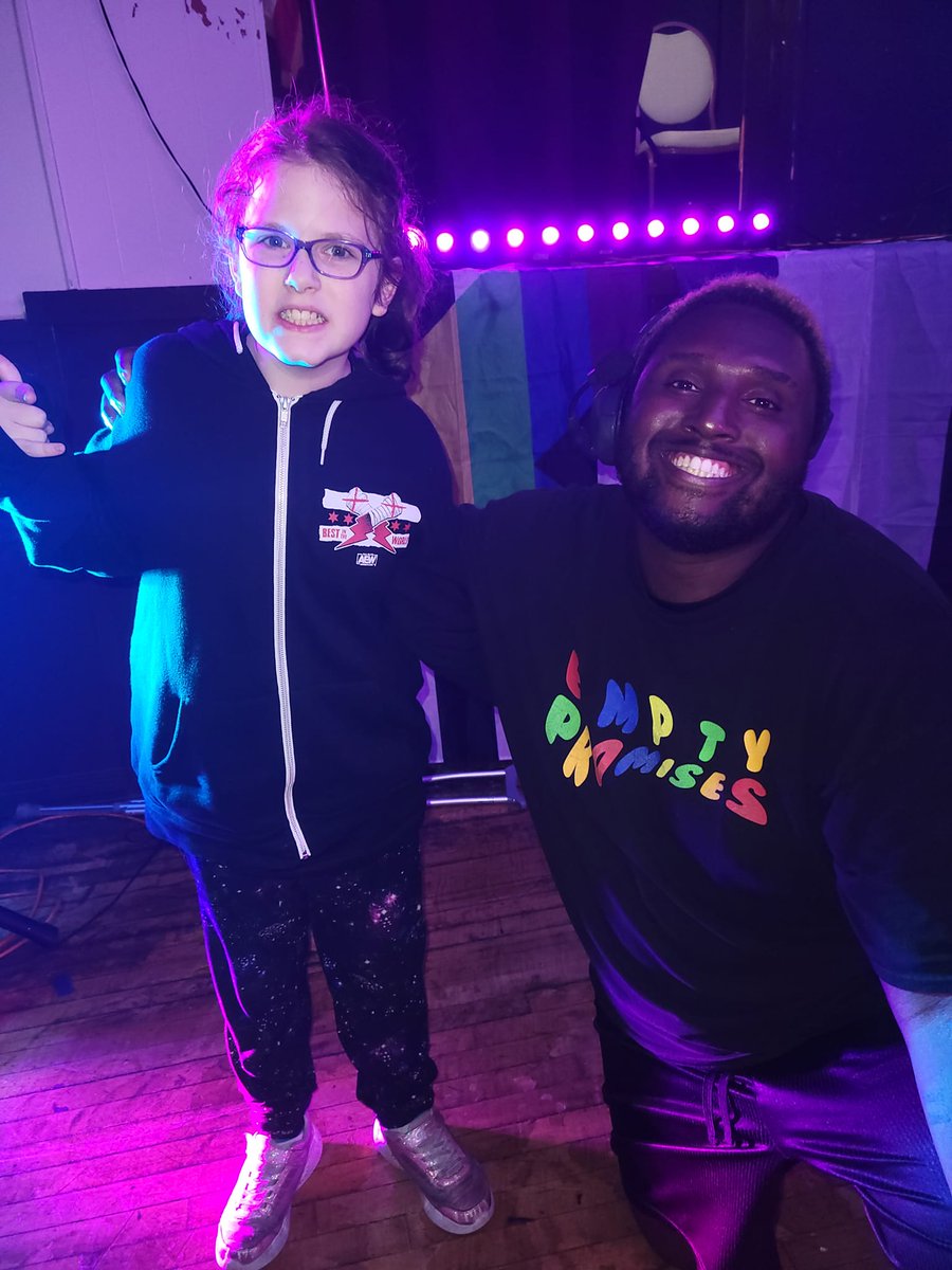 margaretr1012's tweet photo. We're a very happy household here with mama @fayejackson419 beating Darius and @TheBillyDixon making the three count!!! #BRAUMATICA https://t.co/XQZSioI7Zm