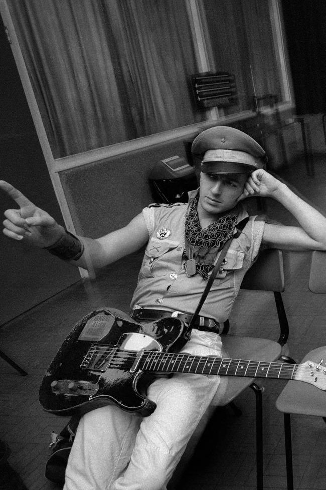Gracro5's tweet photo. Joe Strummer https://t.co/YD3saCc9gx