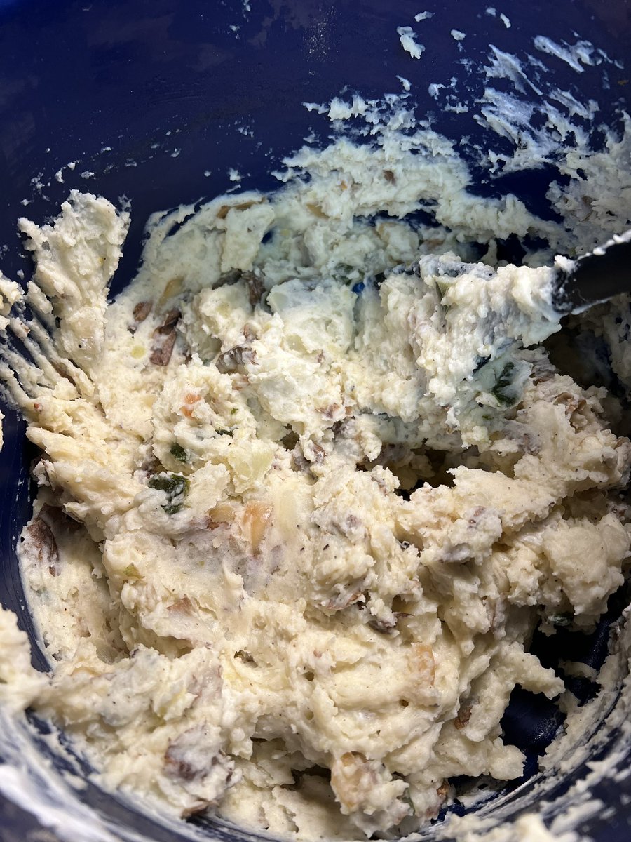 dad_mile's tweet photo. Normally around these parts the #meat is the #dinner #star but today we have masterpiece #mashers - sautéd #jalapeños & onions w/sour cream/butter/pepper cheddar #cheese #yummy TY! Mom @KLeBlanc_DHR https://t.co/wFSTJt4rnY
