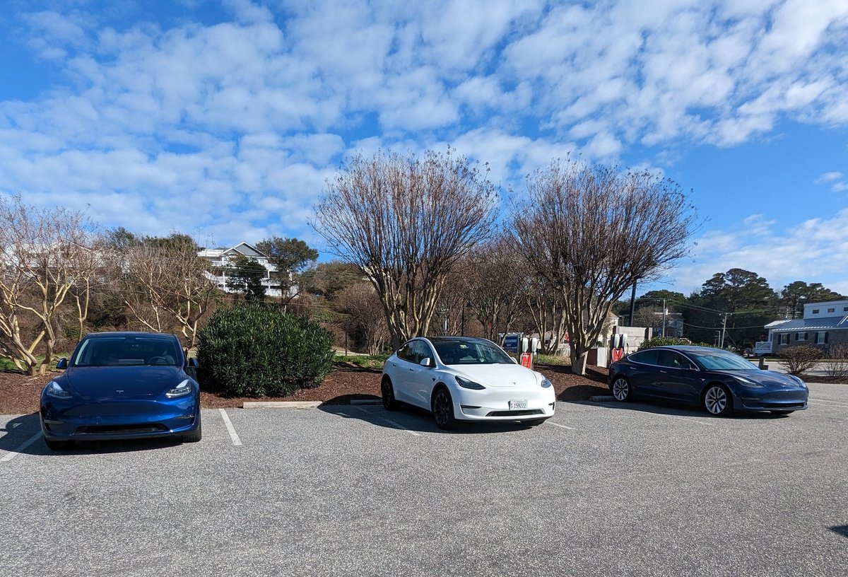 Beautiful cars of the Outer Banks!!
#OBX #Duck #12N @DuckOBX