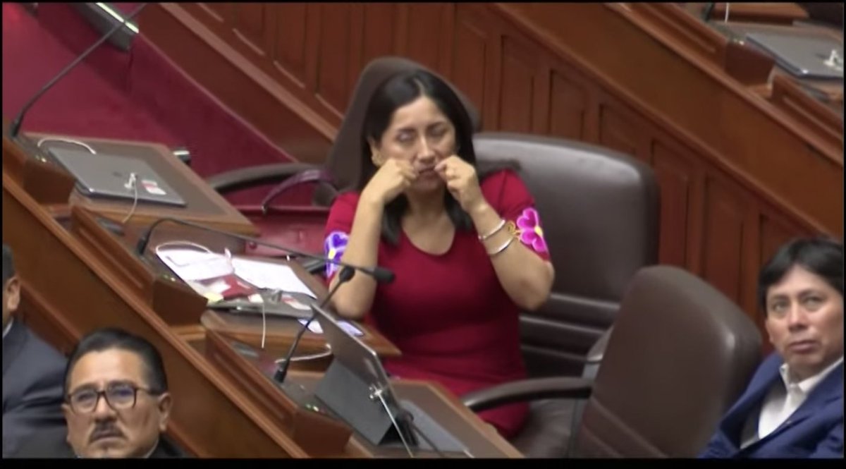 AgenciaAci's tweet photo. Congresista que da vergüenza.
Nunca el Congreso a tenido gente tan impresentable,.muchos feos, ignorantes, oportunistas y cochinos como se ve, sacandose el sarro del diente.
Que, vergüenza ante el mundo.
Comunista tenía que ser y de Perú Libre. ! https://t.co/Q6GbAtOjIa
