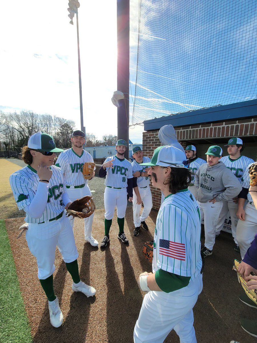 VPCCBaseball's tweet photo. 🐊⚾️ Family and Friends day pics !! https://t.co/PVLM64OZZN