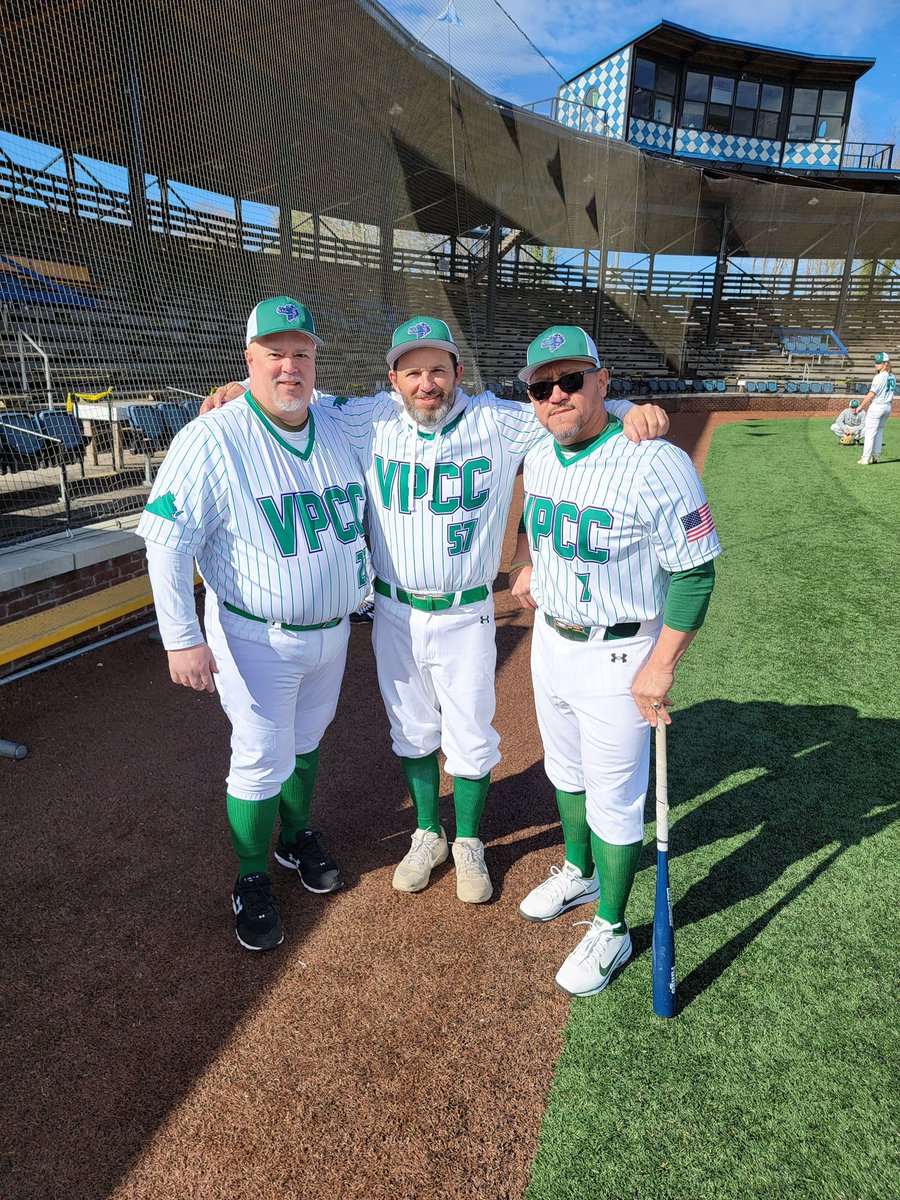 VPCCBaseball's tweet photo. 🐊⚾️ Family and Friends day pics !! https://t.co/PVLM64OZZN