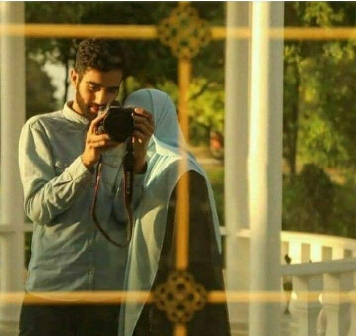 «ملأتُ من حسنها عيني فما نظرت
من بعدِ رؤيتها يوماً إلى أحد.»