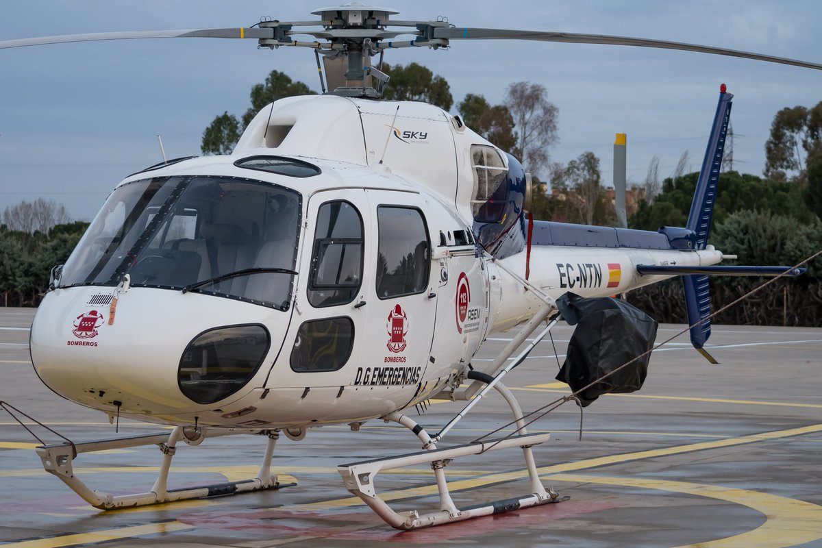 xavi_2901's tweet photo. El nuevo HD.0 y el Summa01 regresando de un aviso en El Escorial
#HD0 #Summa01 #LasRozas @Airbus @AirbusHeli https://t.co/gsyPJoa4bT