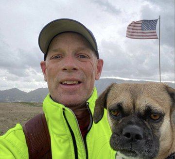 particleshift's tweet photo. Body of hiker missing since January is found in #California mountains as Julian Sands search #relaunched
#BobGregory, 62, went missing in the #SanGabrielMountains on 13 January, same day that British actor #JulianSands disappeared in the area
https://t.co/ImqFmMf68C https://t.co/Jvr6Ju1wHU