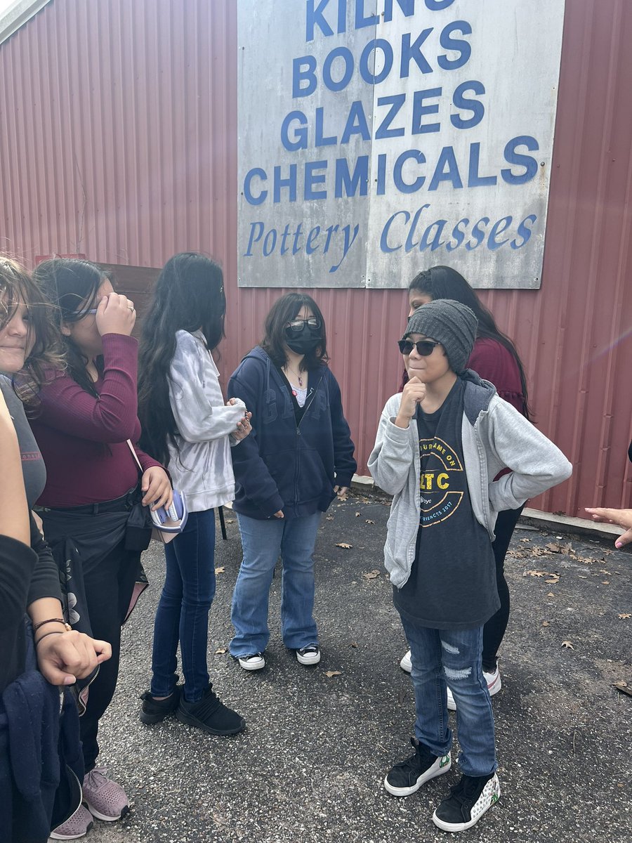 MsSandyCastillo's tweet photo. Garcia Ravens Art 🖼️ Club took a field trip to see how the mural pieces would be 🔥 using the Japanese Raku method and the results are simply amazing! #aldineart @pdevans01 @NewmanKaileigh #grateful #txarted #taeagrant #ceramicmural https://t.co/ZqoWuyyCsK