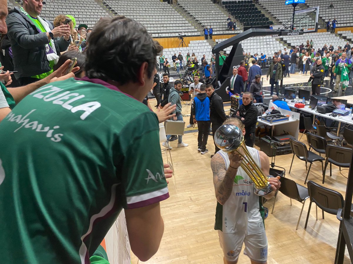 serra_15's tweet photo. No sé qué decir. Ha sido espectacular. Gracias @unicajaCB. Gracias a todos. Seguimos 💪🏾 #CopaACB https://t.co/fIryrnCCtI