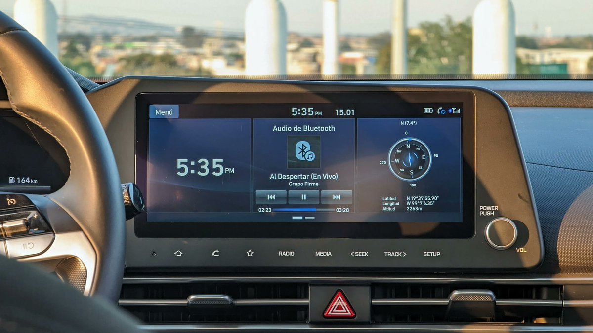 ConductoresAlAz's tweet photo. Si estás buscando un sedan espacioso Elantra es una super opción, la cajuela es una de las más espaciosas de su segmento y el rendimiento es sorprendentemente bueno, sobre 13 km por litro en ciudad, cuando toda la competencia anda sobre los 10/11 😱 @hyundaimotormex https://t.co/dRBqiZ6s2s
