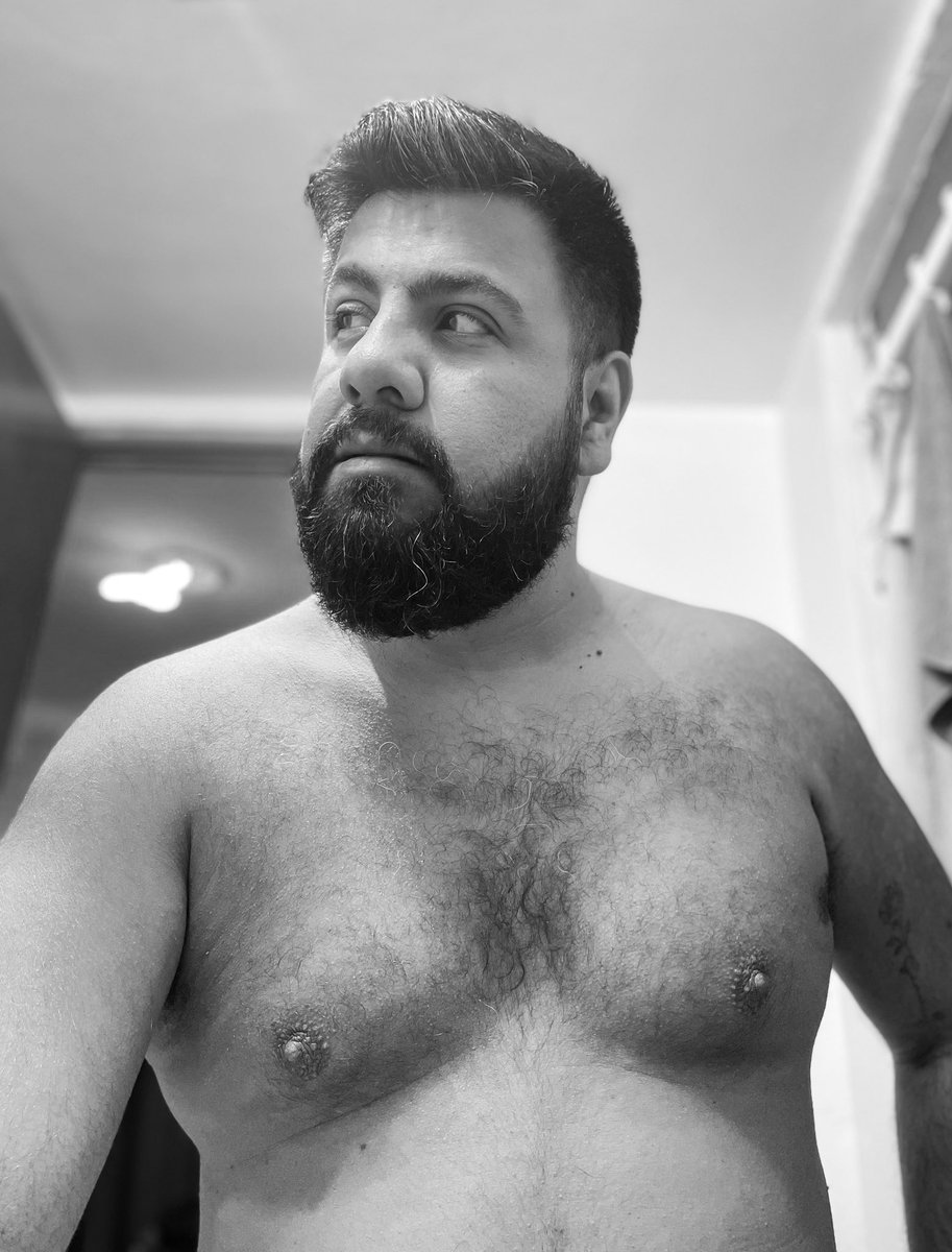 Dohko_'s tweet photo. Cuando es B/N es arte 👀✌🏾#Dicen 
#Chubby #bearman #hairybears #bodypositivity https://t.co/hG6jOXJ5YS