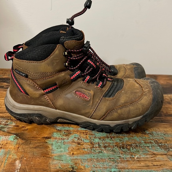 So good I had to share! Check out all the items I'm loving on <a href="/Poshmarkapp/">Poshmark</a> #poshmark #fashion #style #shopmycloset #vans #freepeople #keen: posh.mk/kMZSBsdIyxb