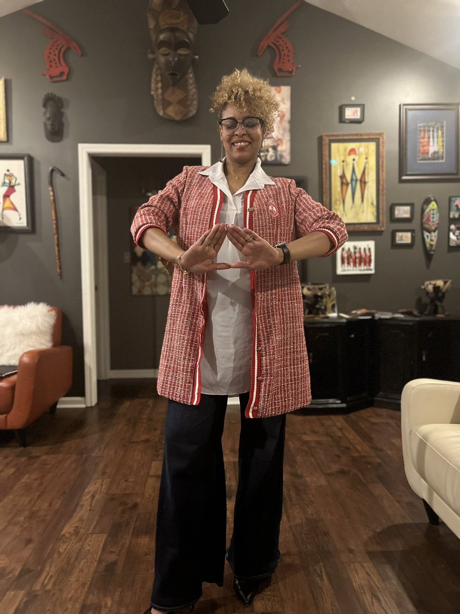 InspireShashray's tweet photo. Today’s look is inspired by my sorors, the devastating divas of @dstinc1913 ! Founded Jan. 13, 1913, by 22 brilliant Black women at Howard University committed to sisterhood, scholarship, service and social issues.
#Blackhistory365 #deltagirl #devastatingdiva #1913 #divinenine https://t.co/BeyVHt0uCu