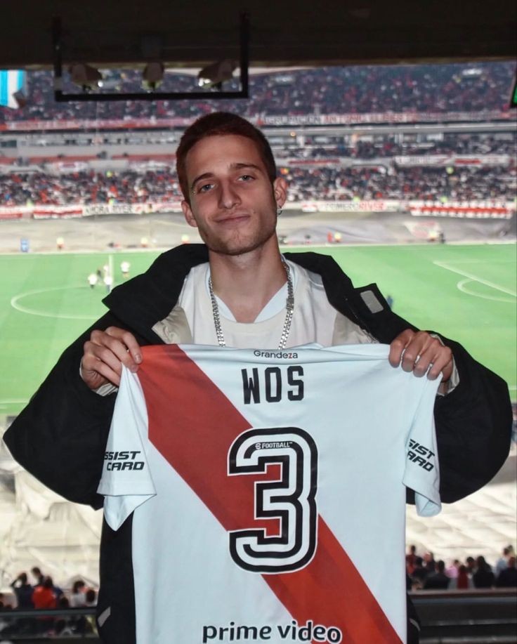 vv4lenw's tweet photo. bueno empiezo de nuevo, holis soy un wos, hay un montón pero no importa, denme rt gracias https://t.co/tkgwMR1lEQ