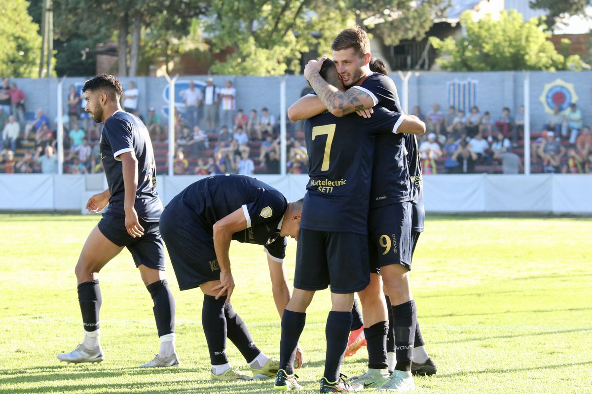 NotiAcassuso's tweet photo. OTRO CLÁSICO TRIUNFO 

Victoria ante Colegiales en Munro con goles de Sebastian Silguero y Juan Ignacio Barbieri 

Colegiales 1️⃣
Acassuso 2️⃣

📸 @AcassusoOficial https://t.co/lok6PTHwo6