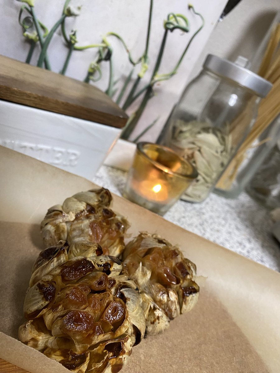 AestheteKitchen's tweet photo. Roasted garlic for tonight’s pasta🧄
#aesthetekitchen #sundaysupper #pasta #harlem #harlemchef #cheflife #inthekitchen #cookmoremagic https://t.co/L3G38lUEb6