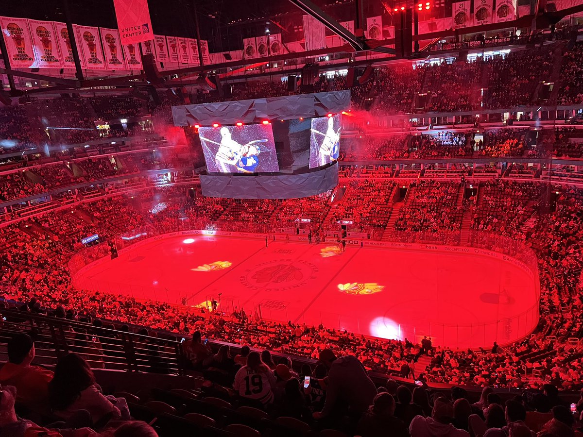 goillini94's tweet photo. #scottalan the #emcee of @IndyFuel is better than the @NHLBlackhawks #emcee ❤️ you man! Go @NHLBlackhawks https://t.co/0nKSXCQjEj