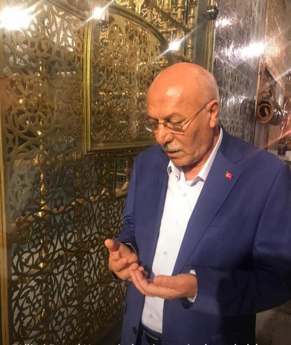 tahirkalkanurfa's tweet photo. inna lillahi ve inna ileyhi raciun 
Babam Tahir Kalkan hakkı rahmetine kavuşmuştur
Bugün öğle namazına müteakip Yeni mezarlık camiden alınarak yeni aile mezarlığına defin edilecektir. 
Taziyeevi Karaköprü Gerger Taziye evinde olacaktır. Dost ve akrabalarımıza duyurulur
#Şanlıurfa https://t.co/TYNErn3t40