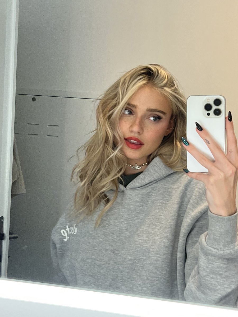 HoneyPuu tweet media