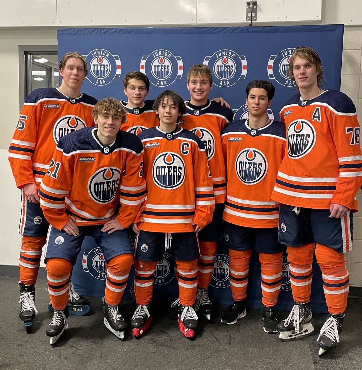 Congratulations to our graduating players!  #junioroilers | #hockeyedm 
#letsgooilers | #aehl