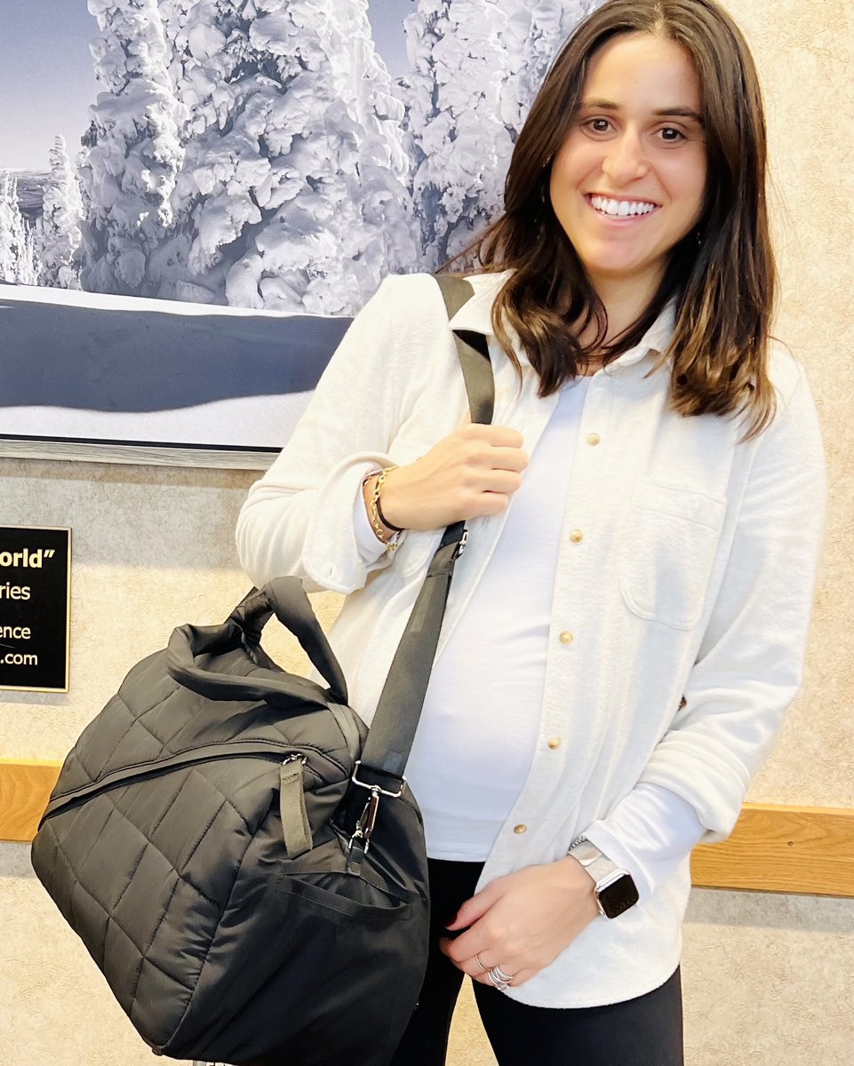 go_dashdot's tweet image. Today, it’s a travel Pufffle. In 2 months, it will be a diaper Puffle 🤰🏽#versatile 

#godashdot #puffy #duffle #puffle #travel #travelbag