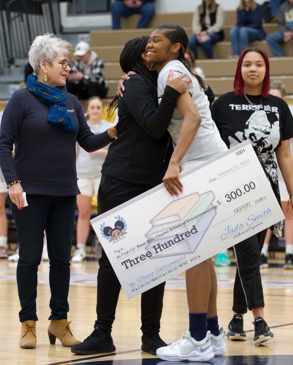 lil_ballerjay's tweet photo. Senior Day (02/11) Recap: I decided I wanted to take the time to give back to the school &amp; pour into the future young entrepreneurs at the Penn Hills Charter School of Entrepreneurship. The amount awarded was 300.00 along with the University President matching the amount. 🫶🏾 https://t.co/x95njX9fBb