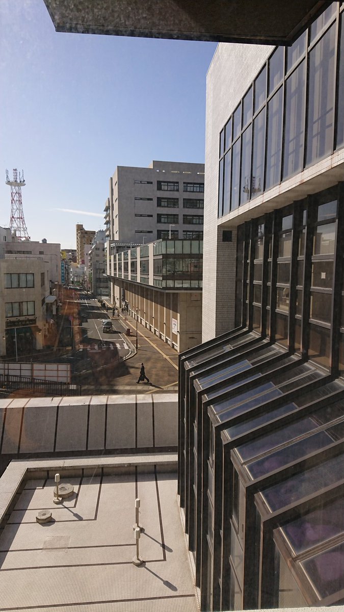 「皆さんおはようございます。今日はシフト休み。今午前10時1分市役所にて医療費控除」|まるすのイラスト