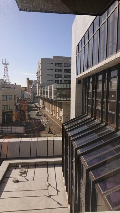 皆さんおはようございます。今日はシフト休み。今午前10時1分市役所にて医療費控除の申請待ち。税務署でも良かったのかしら(笑)?おそらくお昼ご飯前までには終わるだろう。終わったら何しようか。やはりホビー部活動に区切り打たんと。今日も一日断酒でヨロシクうーん、緊張の春 
