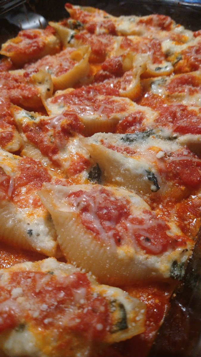 sumwhatcredible's tweet image. #ricotta #stuffedshells #vodkasauce #dinnertime #homemadedinner