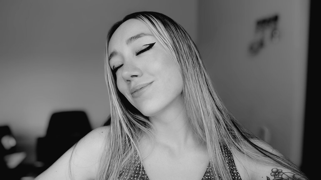 mapau1104's tweet image. Y si te como a besos, tal vez... La noche sea más corta... No lo sé...