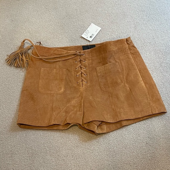 MyraDenice's tweet photo. So good I had to share! Check out all the items I'm loving on @Poshmarkapp #poshmark #fashion #style #shopmycloset #certifiedinternational #intermix #mossimosupplyco: https://t.co/RR7CSf2keV https://t.co/oxI1p3KMpF