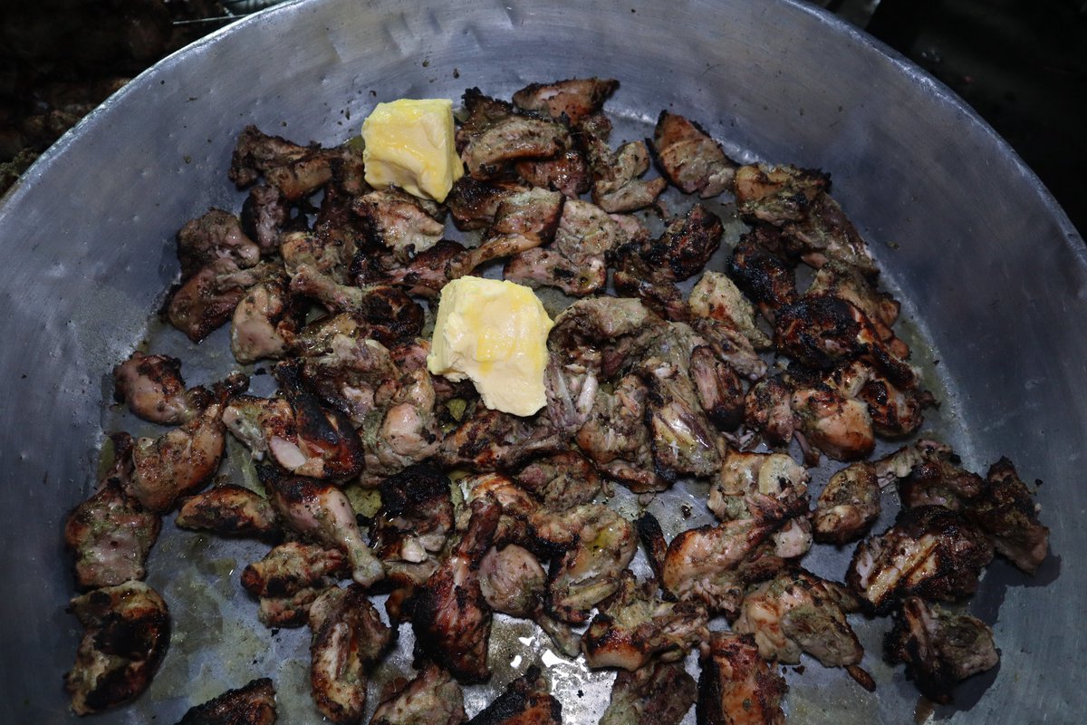 ZCookhouse's tweet image. ARABIAN CHICKEN TANGDI KABAB
Full recipe - youtu.be/BSJRIC8wXfw
#shadikakhana #weddingfood #kabab  #foodvlog #indianfood #streetfood #zainabcookhouse #tangdikabab