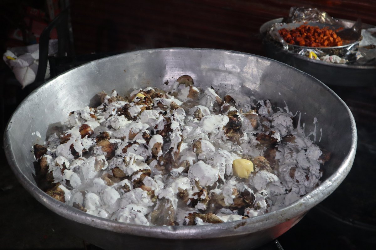 ZCookhouse's tweet image. ARABIAN CHICKEN TANGDI KABAB
Full recipe - youtu.be/BSJRIC8wXfw
#shadikakhana #weddingfood #kabab  #foodvlog #indianfood #streetfood #zainabcookhouse #tangdikabab