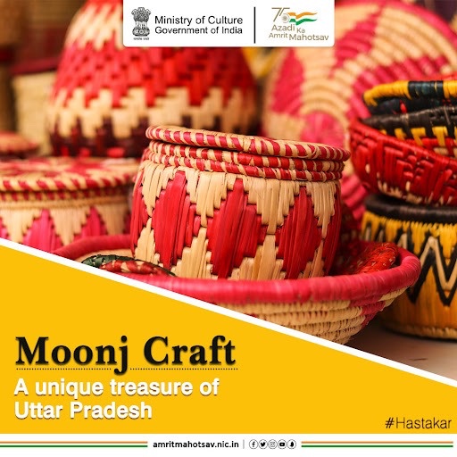 Sometimes, the simplest of things are the most beautiful. 

A statement that rings completely true for the unique #MoonjCraft of Uttar Pradesh. 

#AmritMahotsav #Hastakar #MainBharatHoon #IndiaAt75 #CraftsOfIndia #TextilesOfIndia #VocalForLocal #Handloom #MadeInIndia