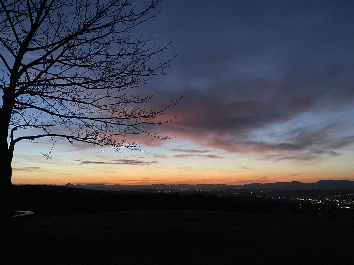 Guten Morgen ☀️ Mit so einem Sonnenaufgang wünsche ich allen einen guten Wochenstart 😃 Ein dickes Dankeschön an die vielen tollen Menschen, die ich jeden Tag treffen darf ❤️

Was ist Euer schönster Moment heute?

Die Fahrt über die Schwäbische Alb ist jedes mal traumhaft schön.
